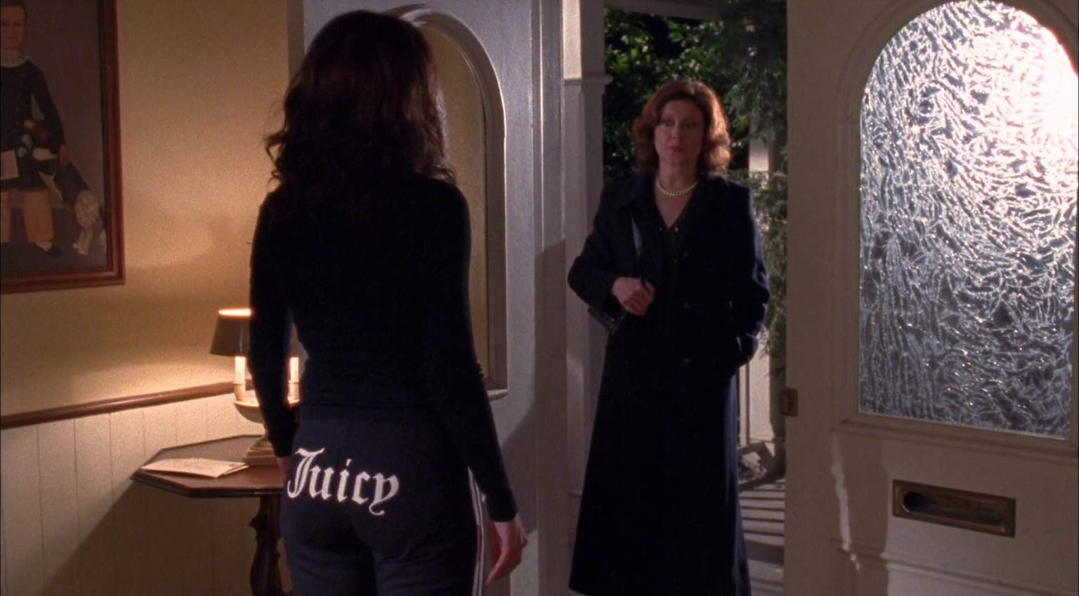 lorelai gilmore answering the door wearing juicy couture sweatpants