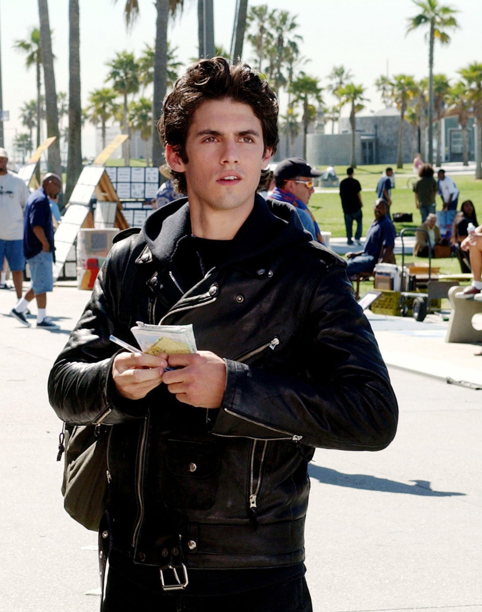 jess mariano in gilmore girls wearing a leather jacket