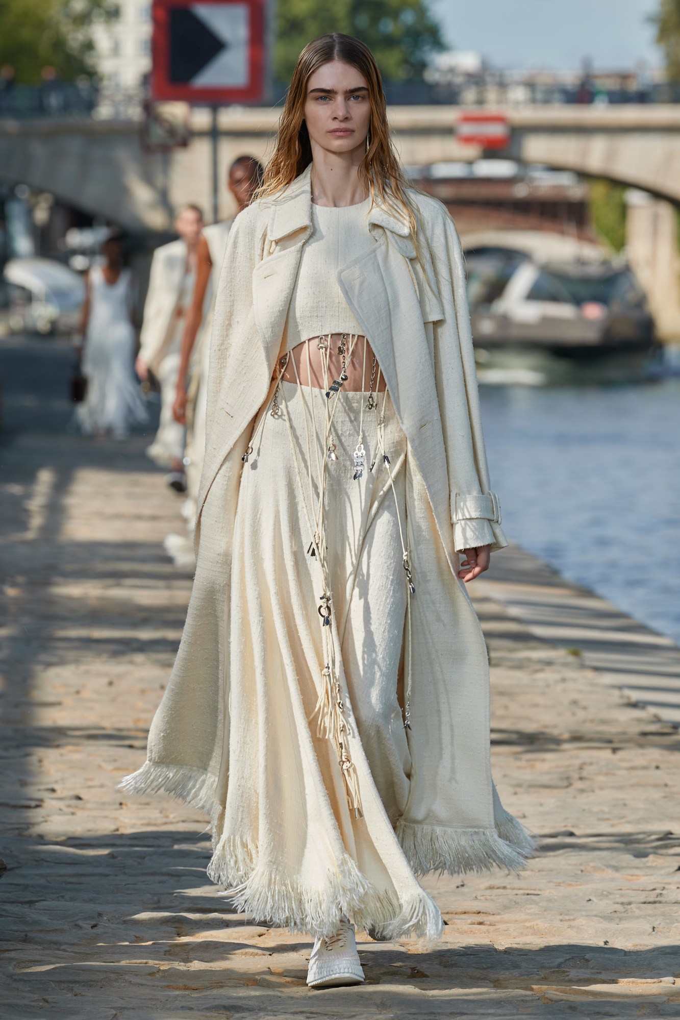 Chloé SS22 01.jpg