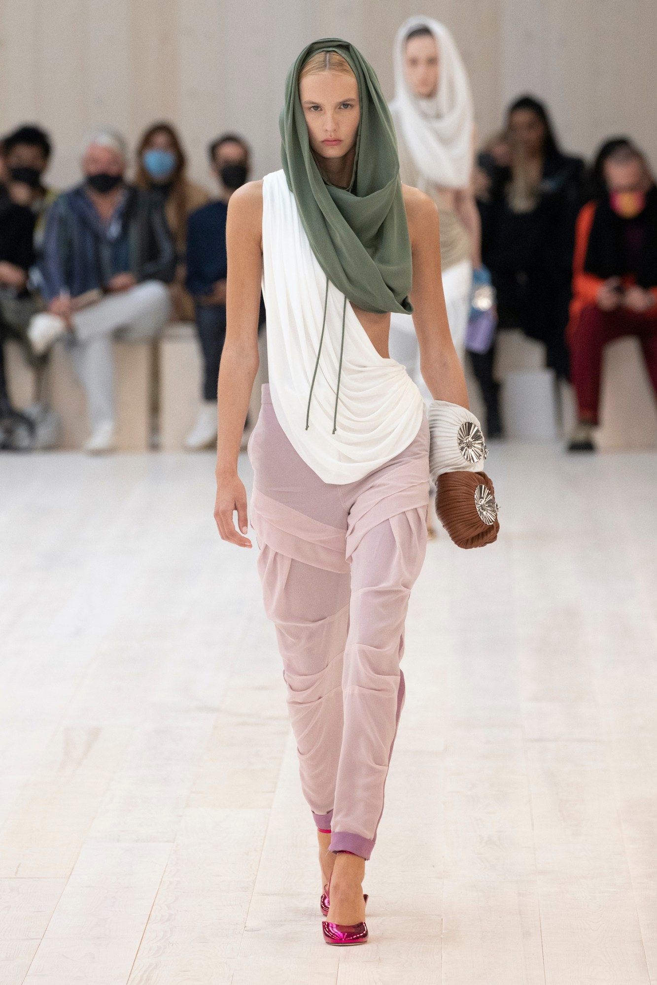 LOEWE Women_s Spring Summer 2022 Look 25.jpg