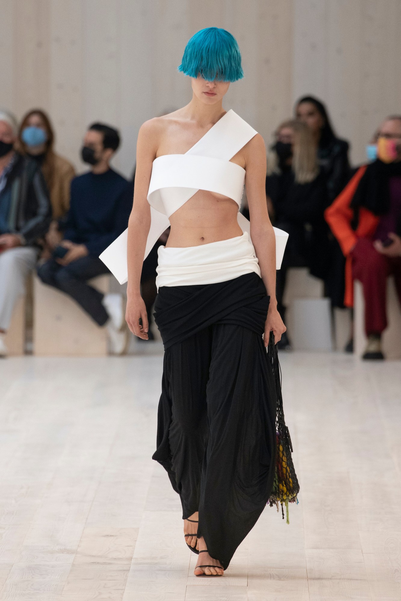 LOEWE Women_s Spring Summer 2022 Look 33.jpg