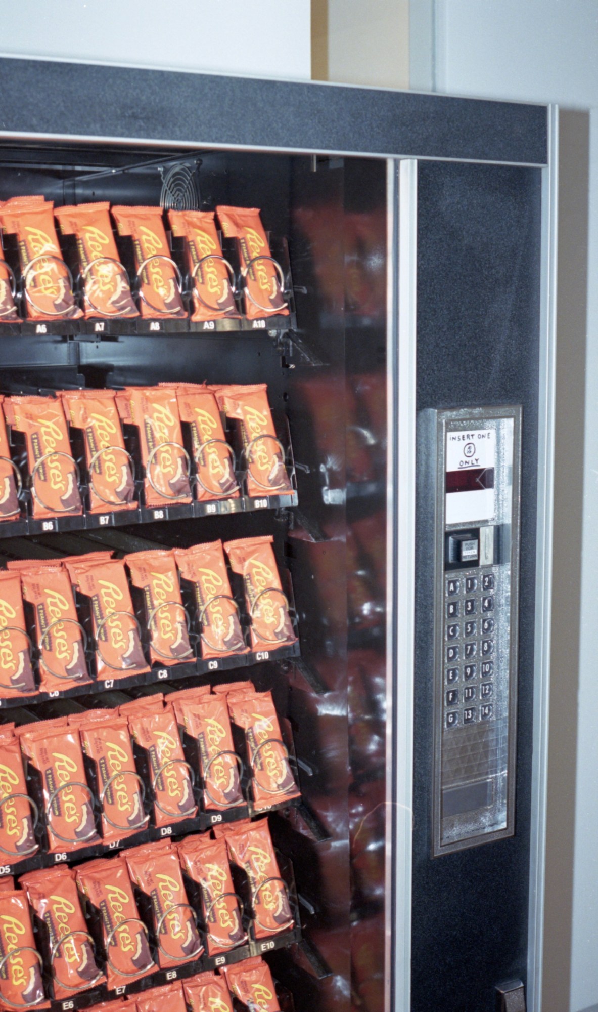 Vending machne filled with reeses cups