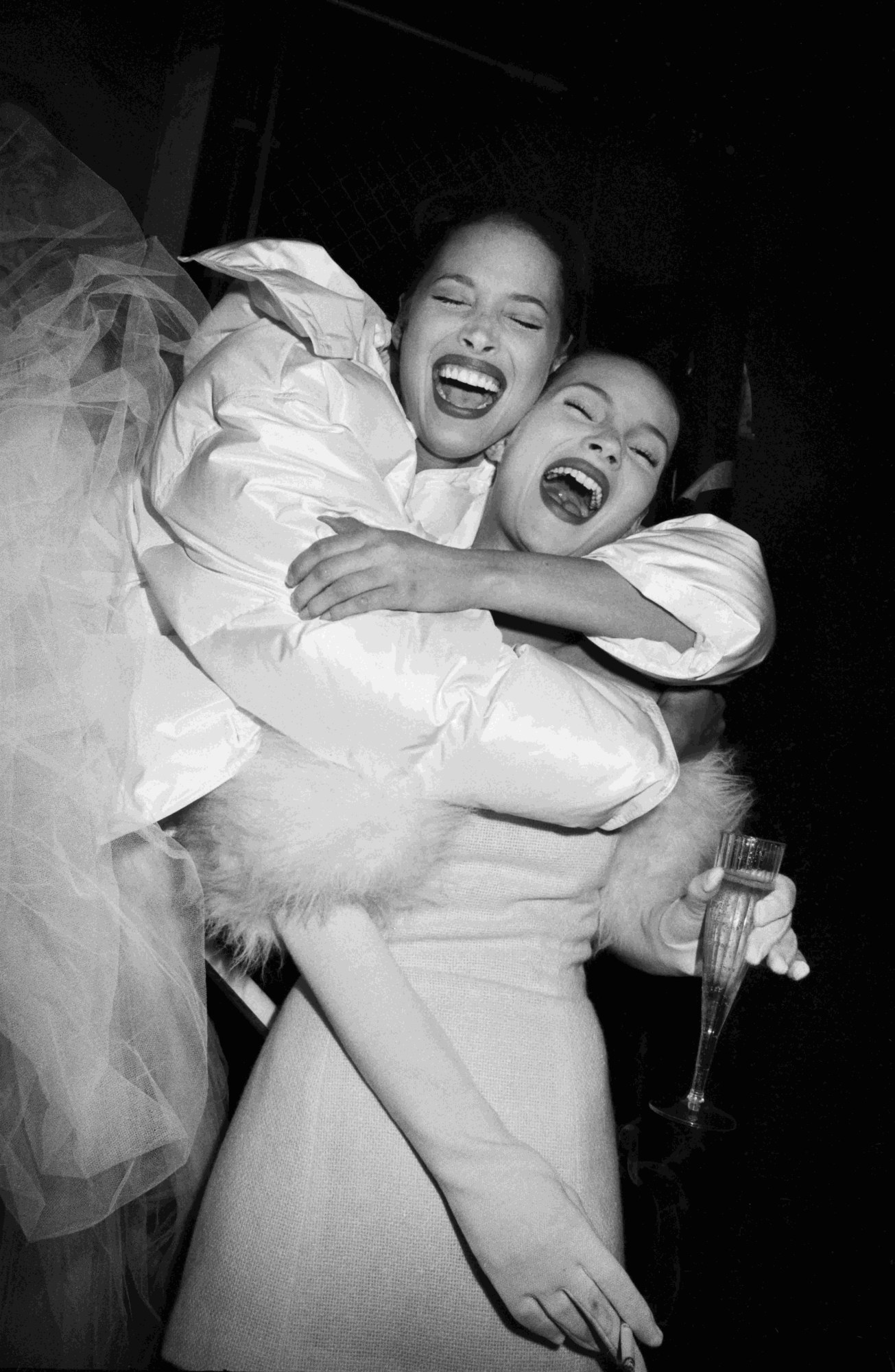 christy turlington and kate moss hugging and smiling by roxanne lowit 1994