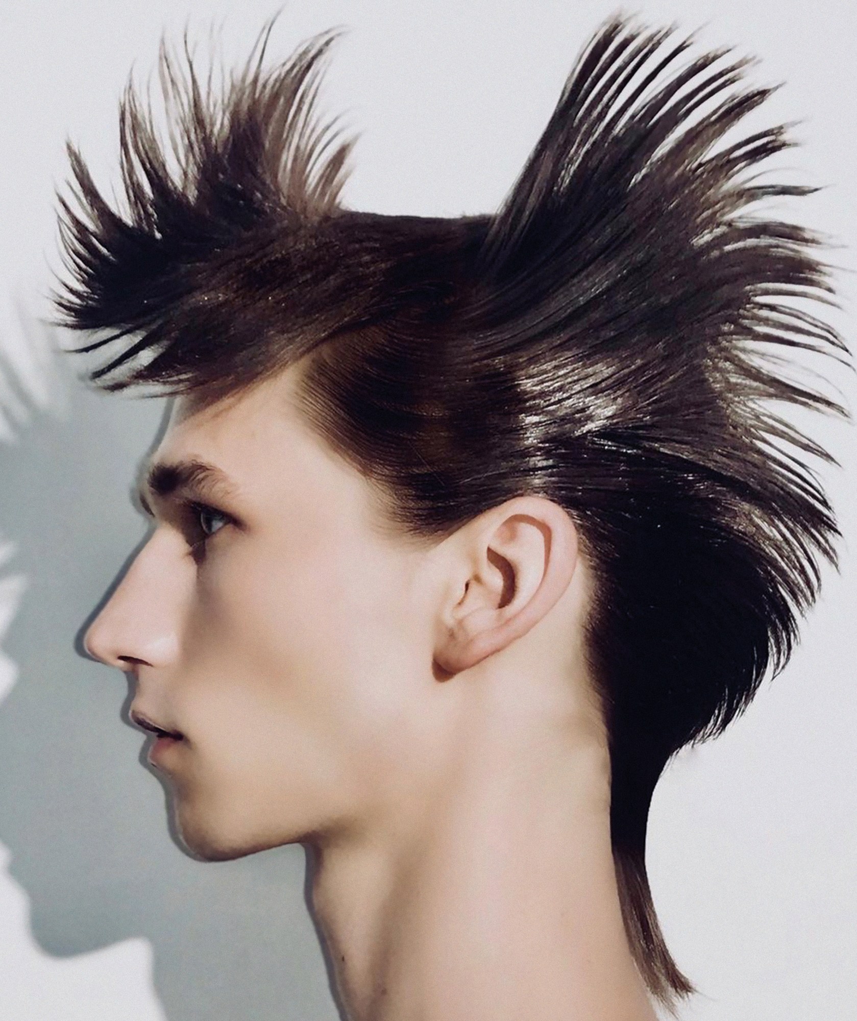 A model with assymetric gelled hair