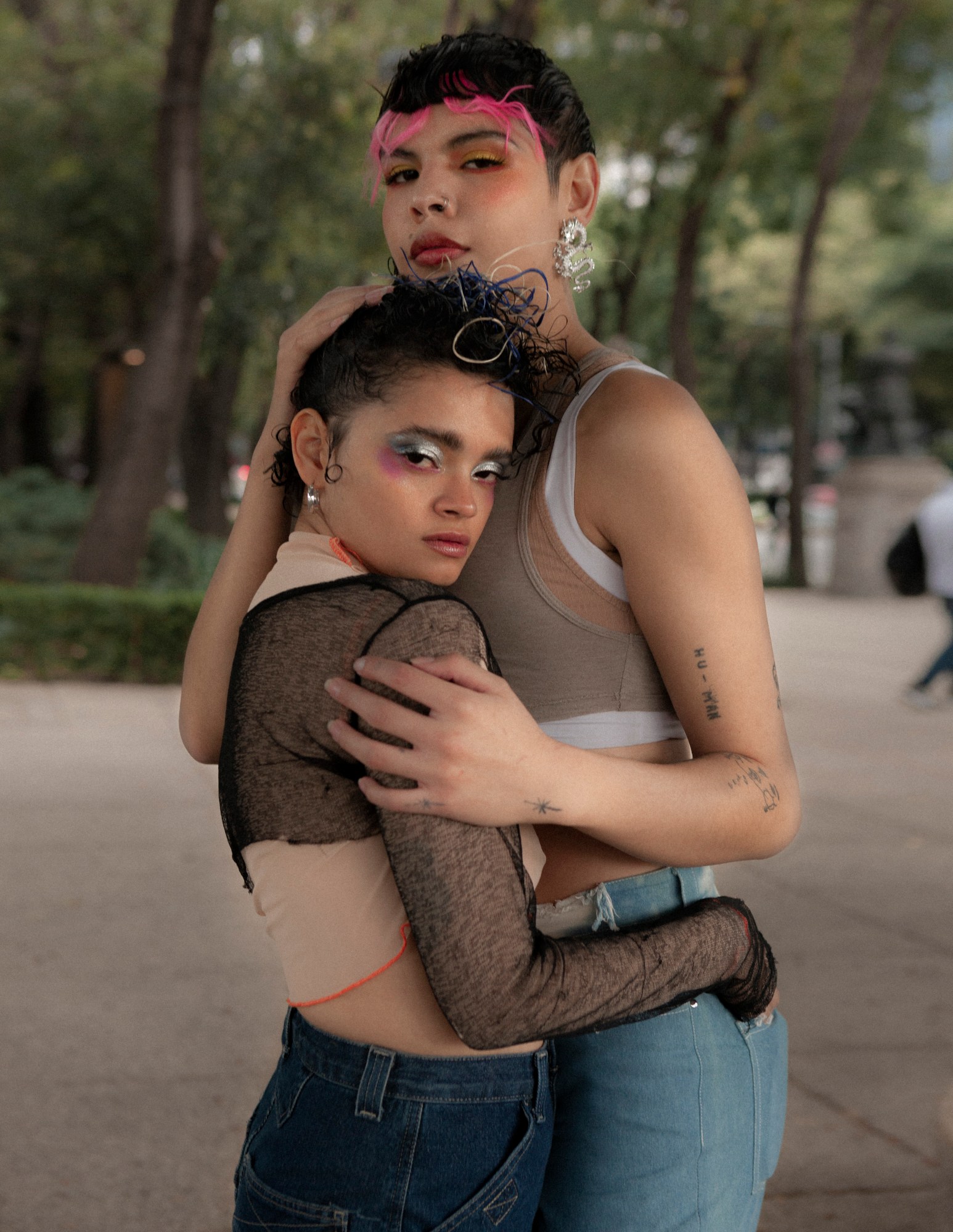 nello and melon rivas embracing in a park in mexico city