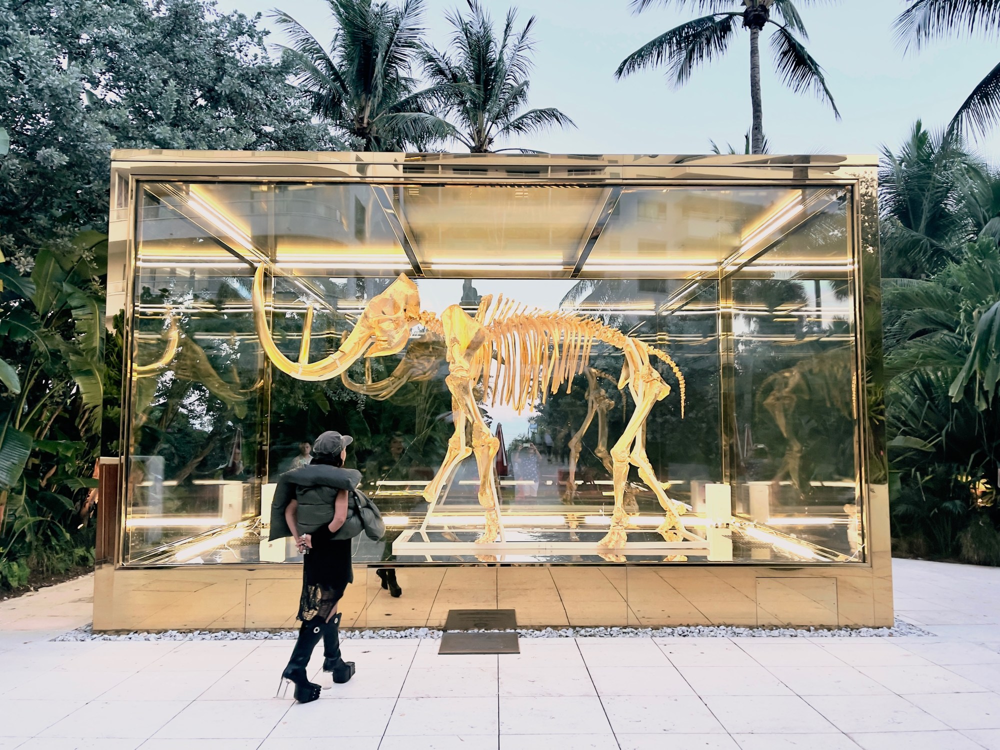 Michele Lamy in front of a mammoth's skeleton