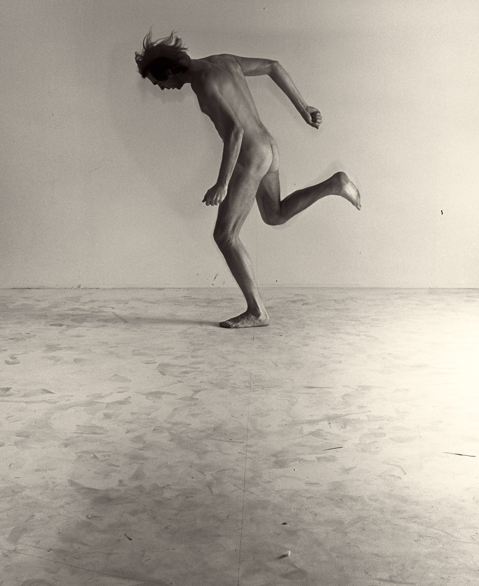 peter hujar naked in a studio in motion