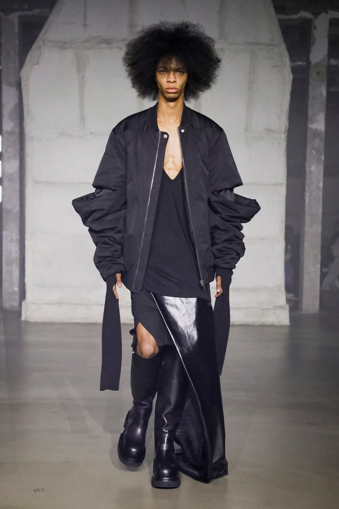 Rick-Owens-Men-FW22-Paris-03.JPG