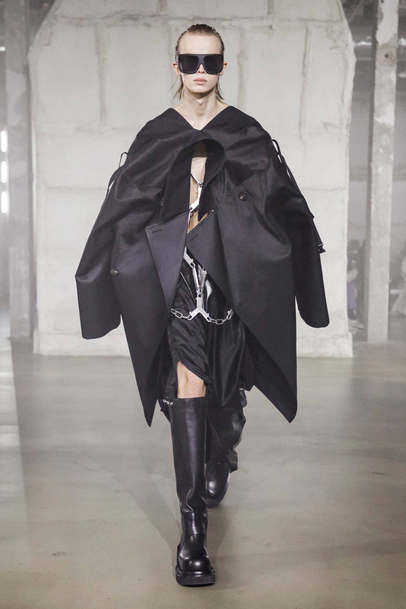 Rick-Owens-Men-FW22-Paris-11.JPG