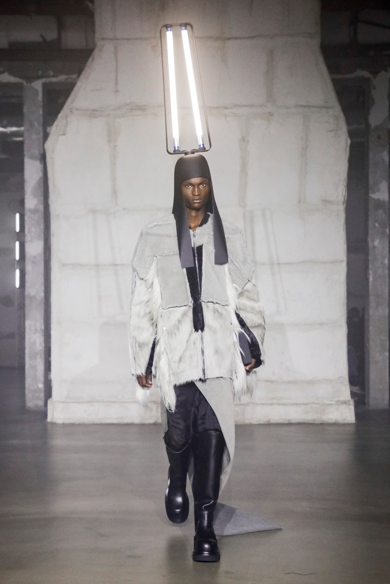 Rick-Owens-Men-FW22-Paris-24.JPG