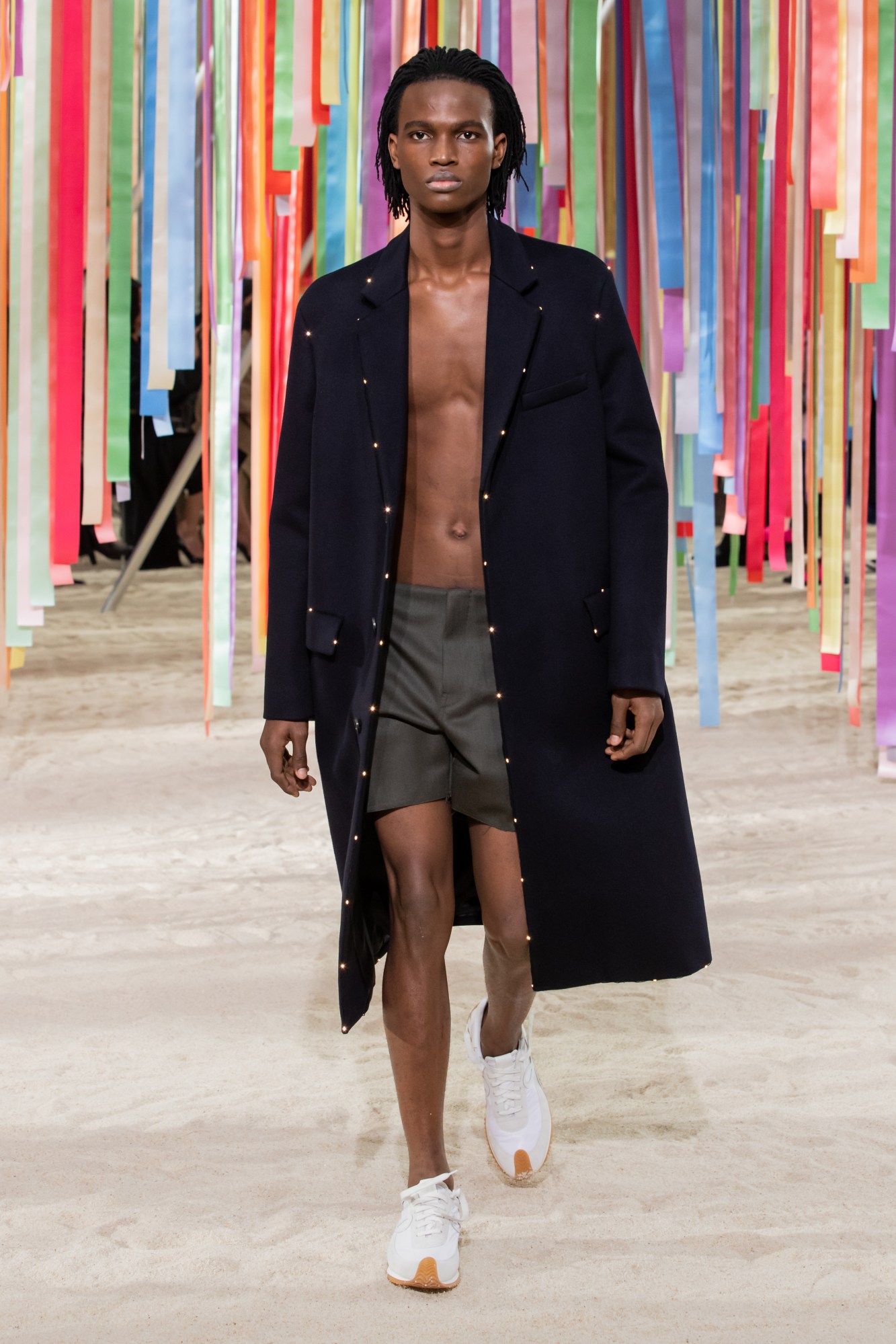 MEN_FW22_LOOK_03_FRONT_PR RUNWAY.jpg