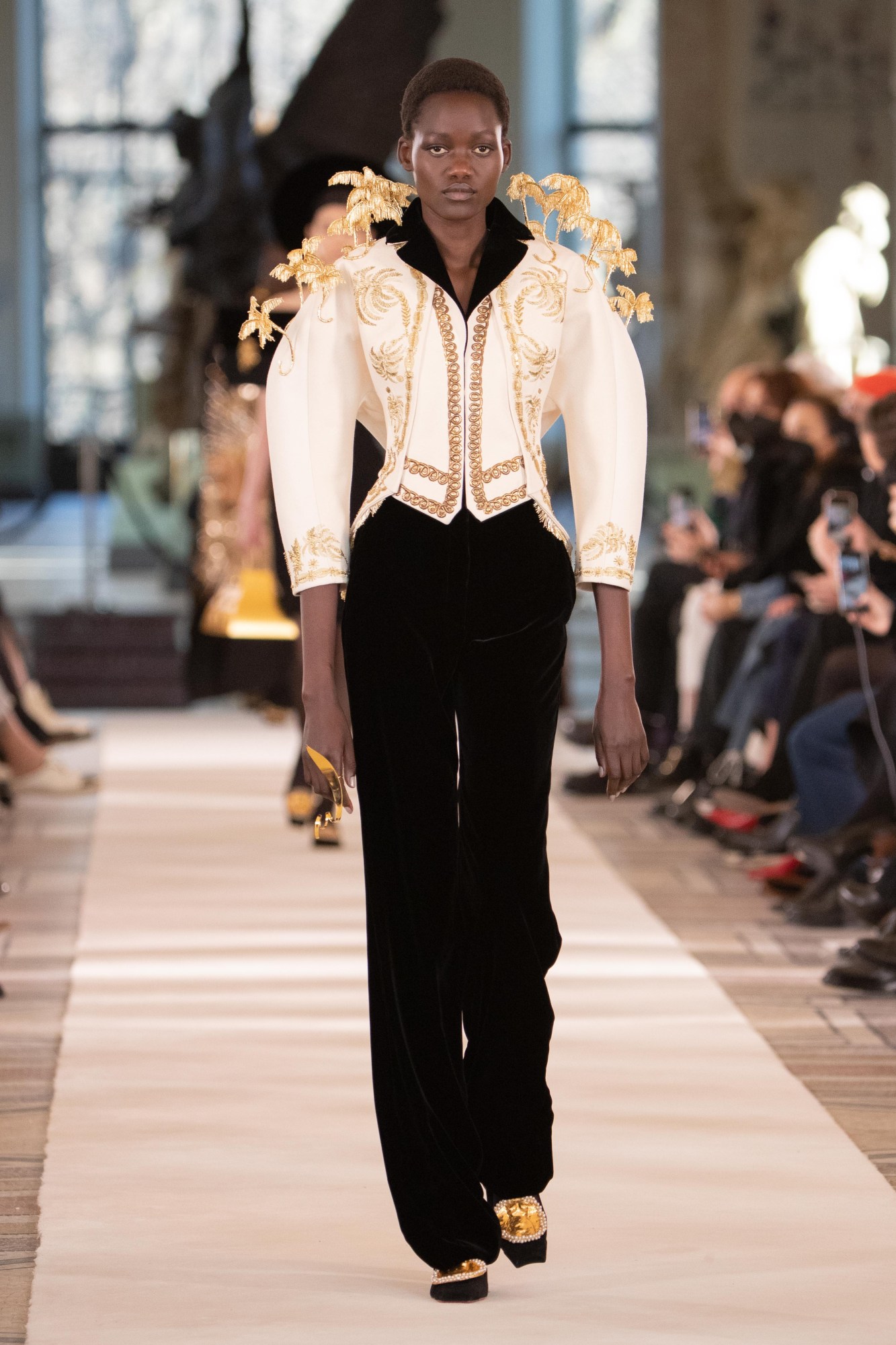 Schiaparelli_HCSS22_Look08.jpg