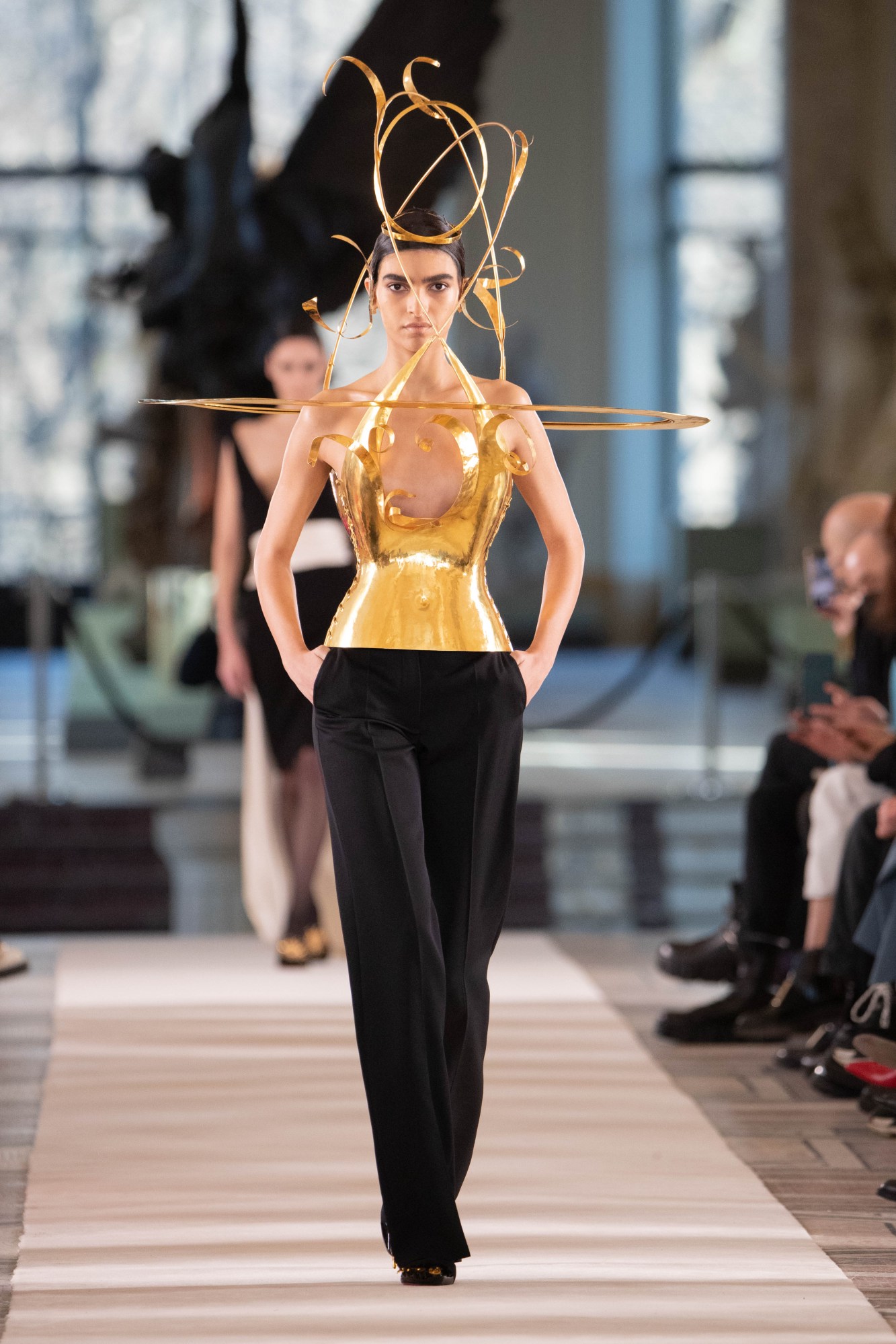 Schiaparelli_HCSS22_Look19.jpg