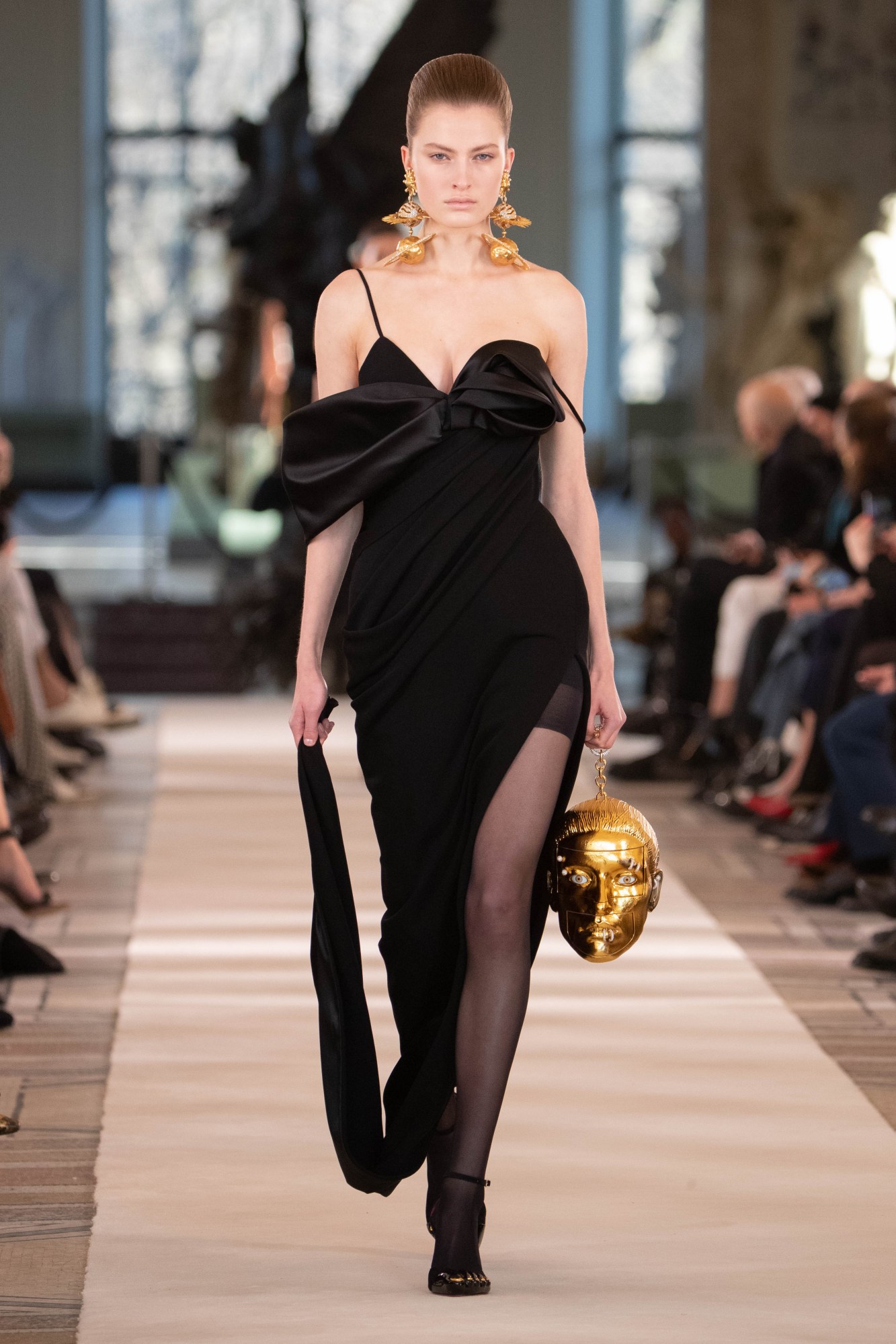 Schiaparelli_HCSS22_Look24.jpg