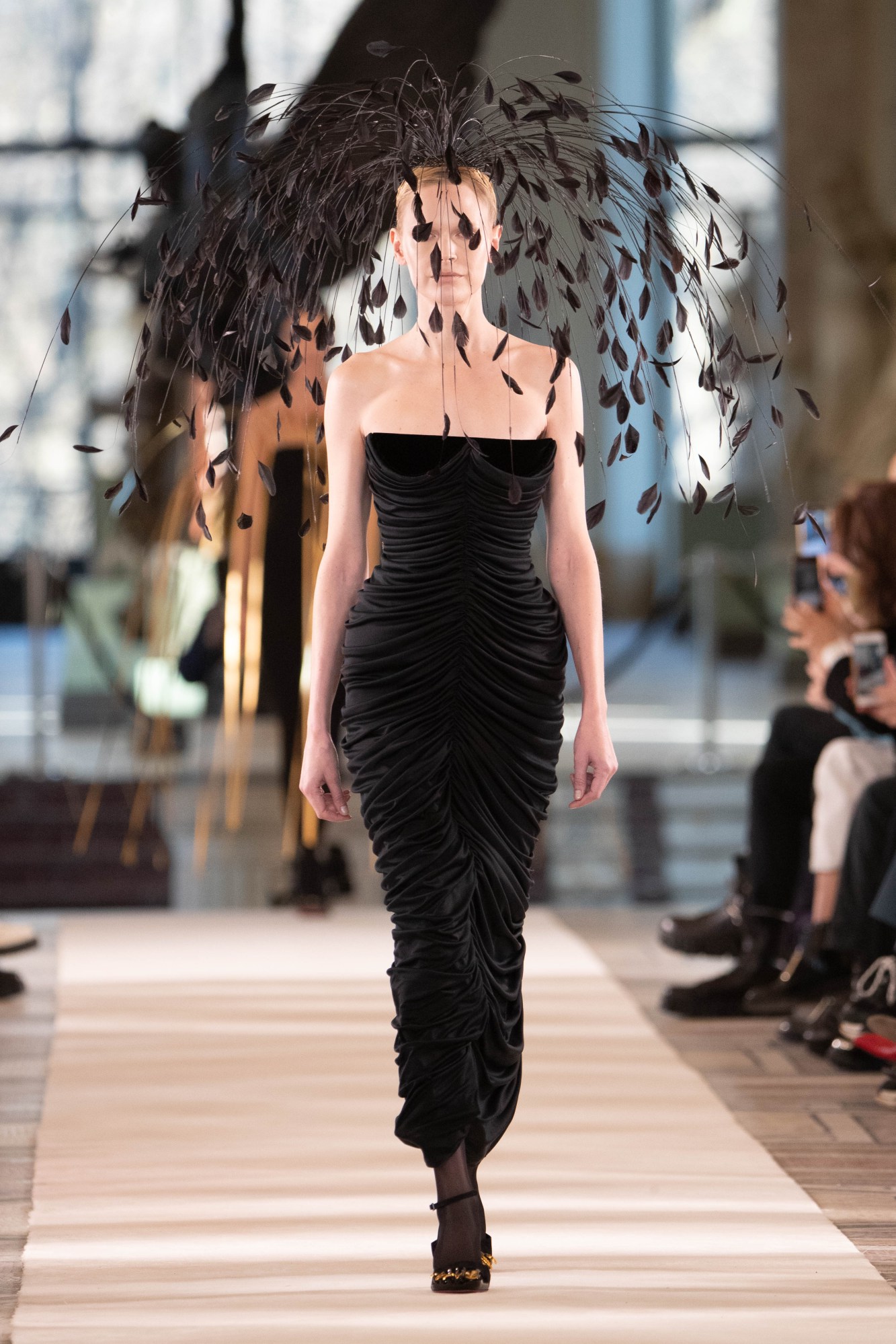 Schiaparelli_HCSS22_Look27.jpg