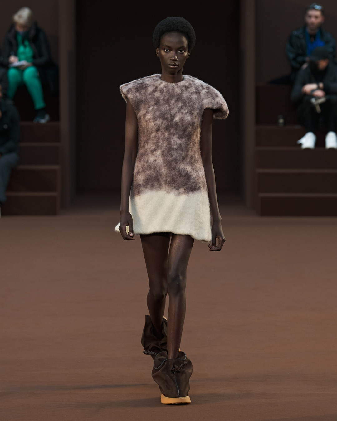 Loewe FW22 54.jpg