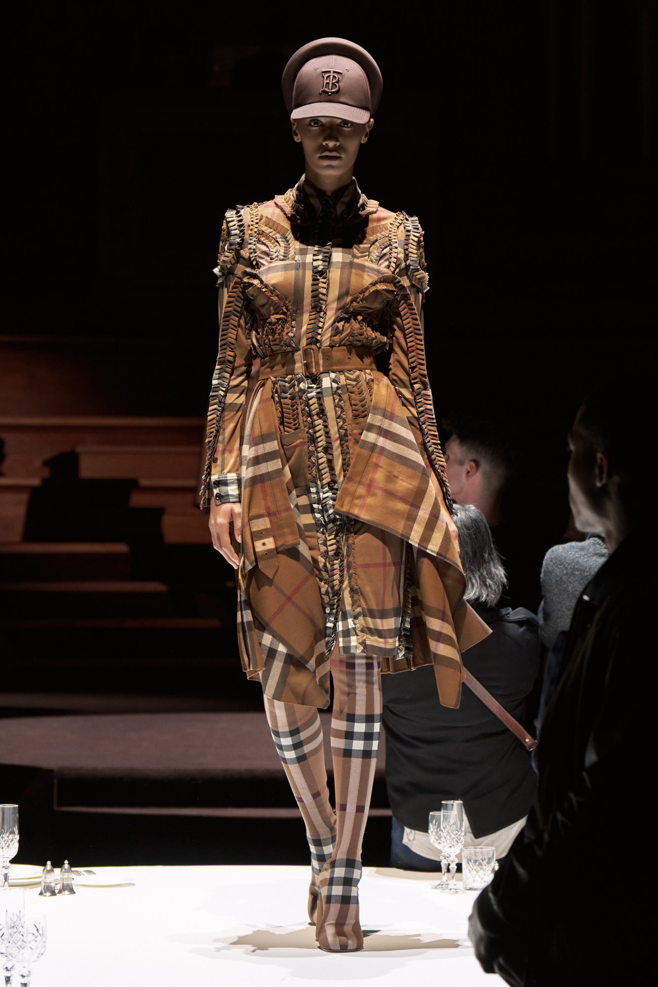 Burberry Autumn_Winter 2022 Womenswear Collection - Look 2_001.jpg