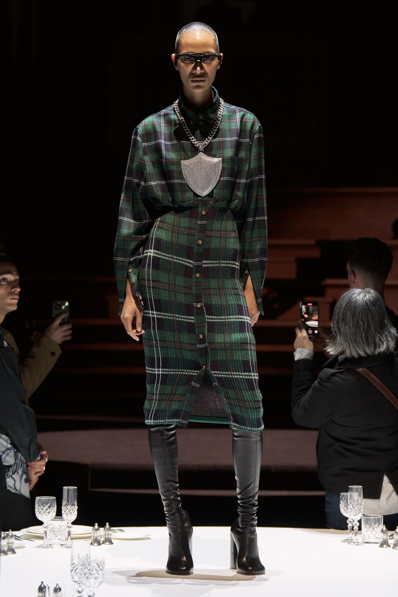 Burberry Autumn_Winter 2022 Womenswear Collection - Look 15_001.jpg