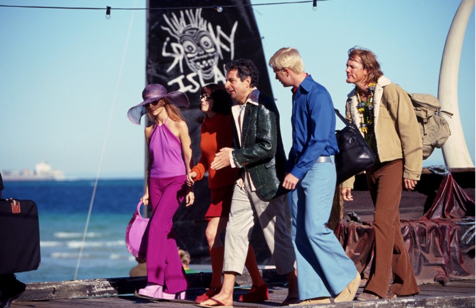 the scooby doo cast arriving on spooky island