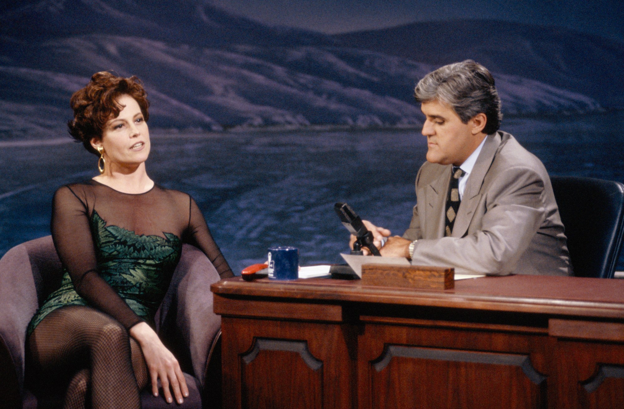 sigourney weaver talking with jay leno on the tonight show 1992