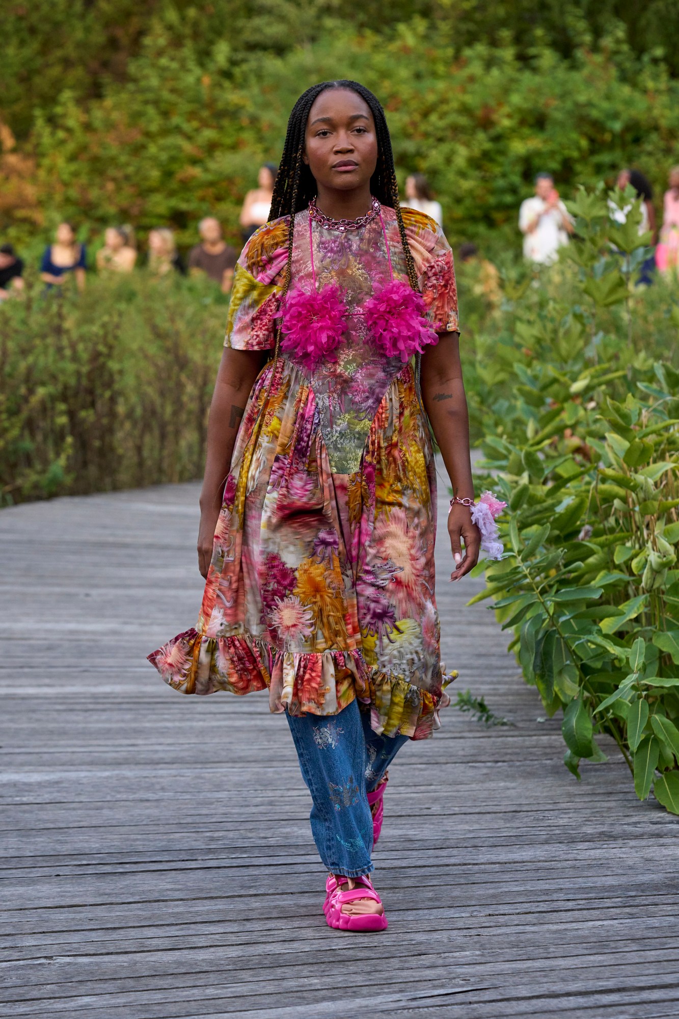 A model walking the Collina Strada SS23 show.