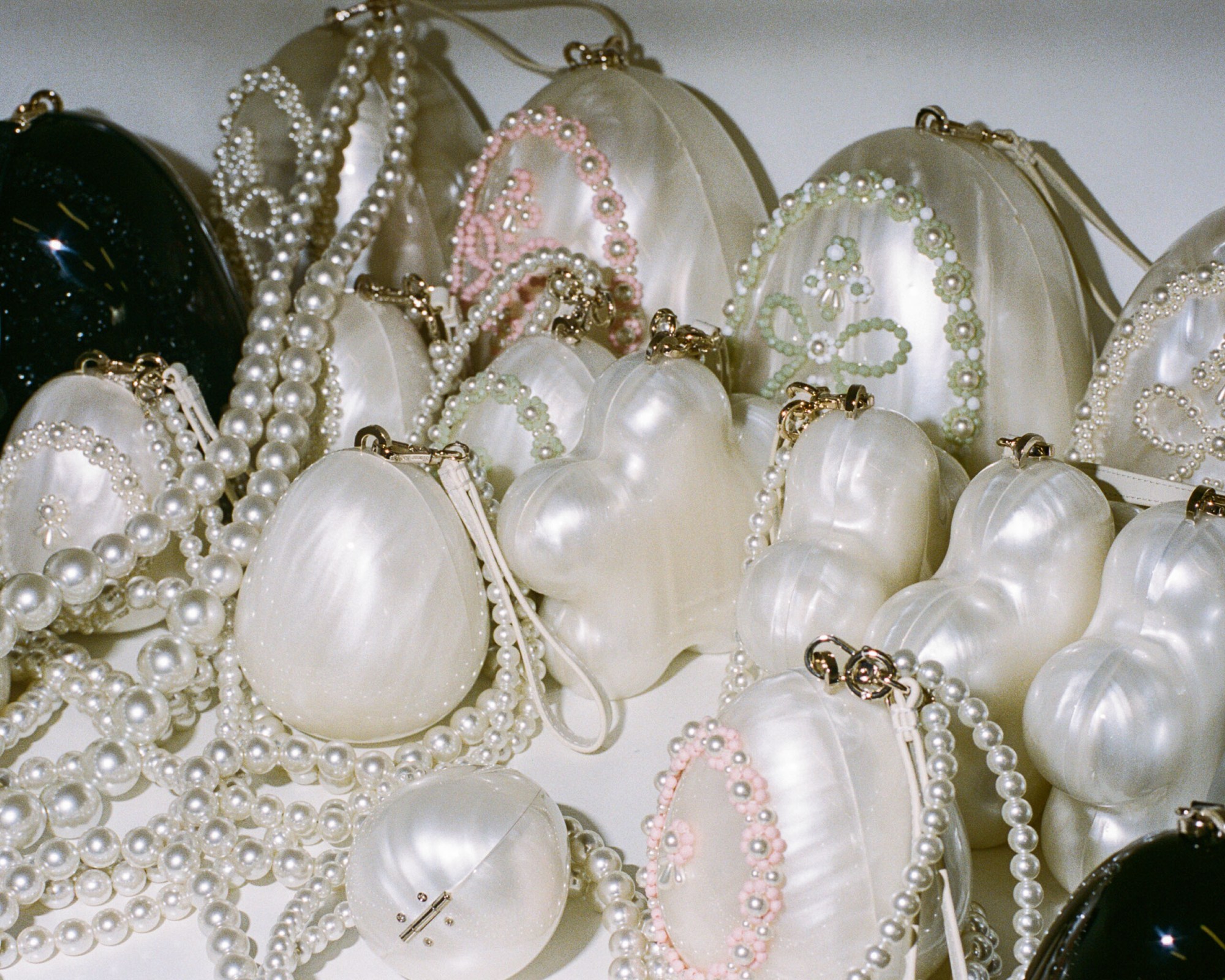 bags with pearl handles behind the scenes at Simone Rocha SS23