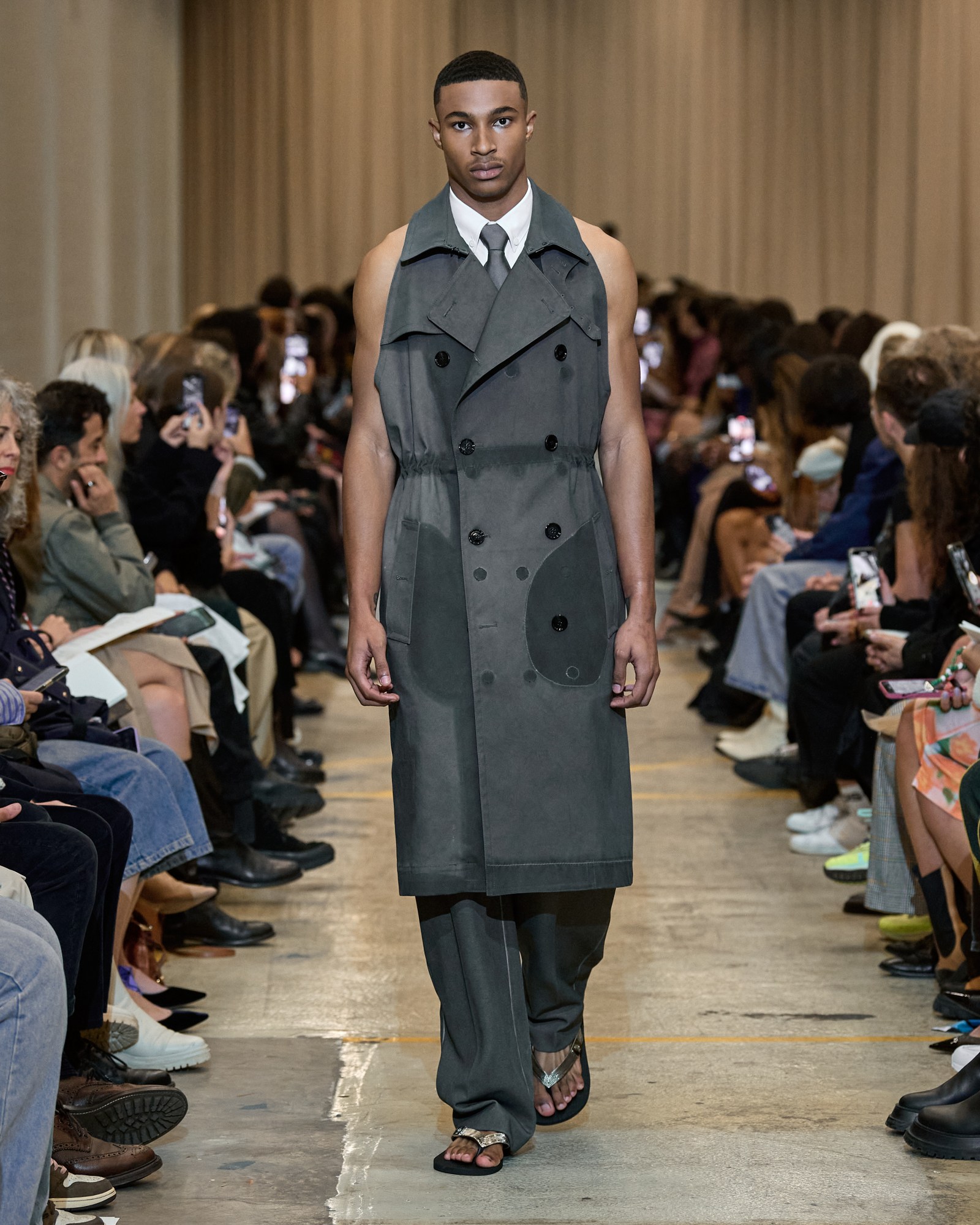 Burberry Spring_Summer 2023 Collection - Look 42.jpg