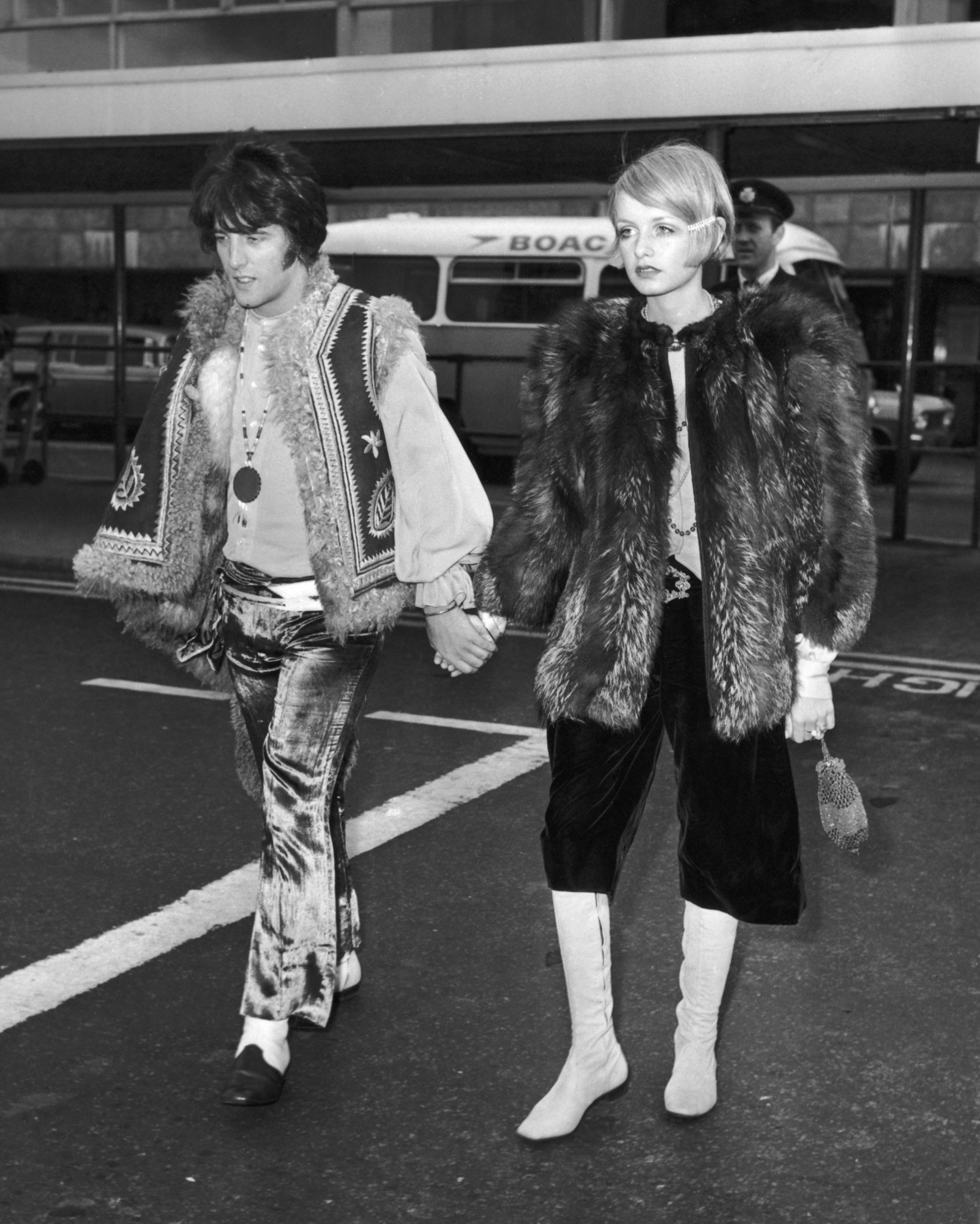 twiggy and justin de villeneuve holding hands walking into heathrow airport 1971