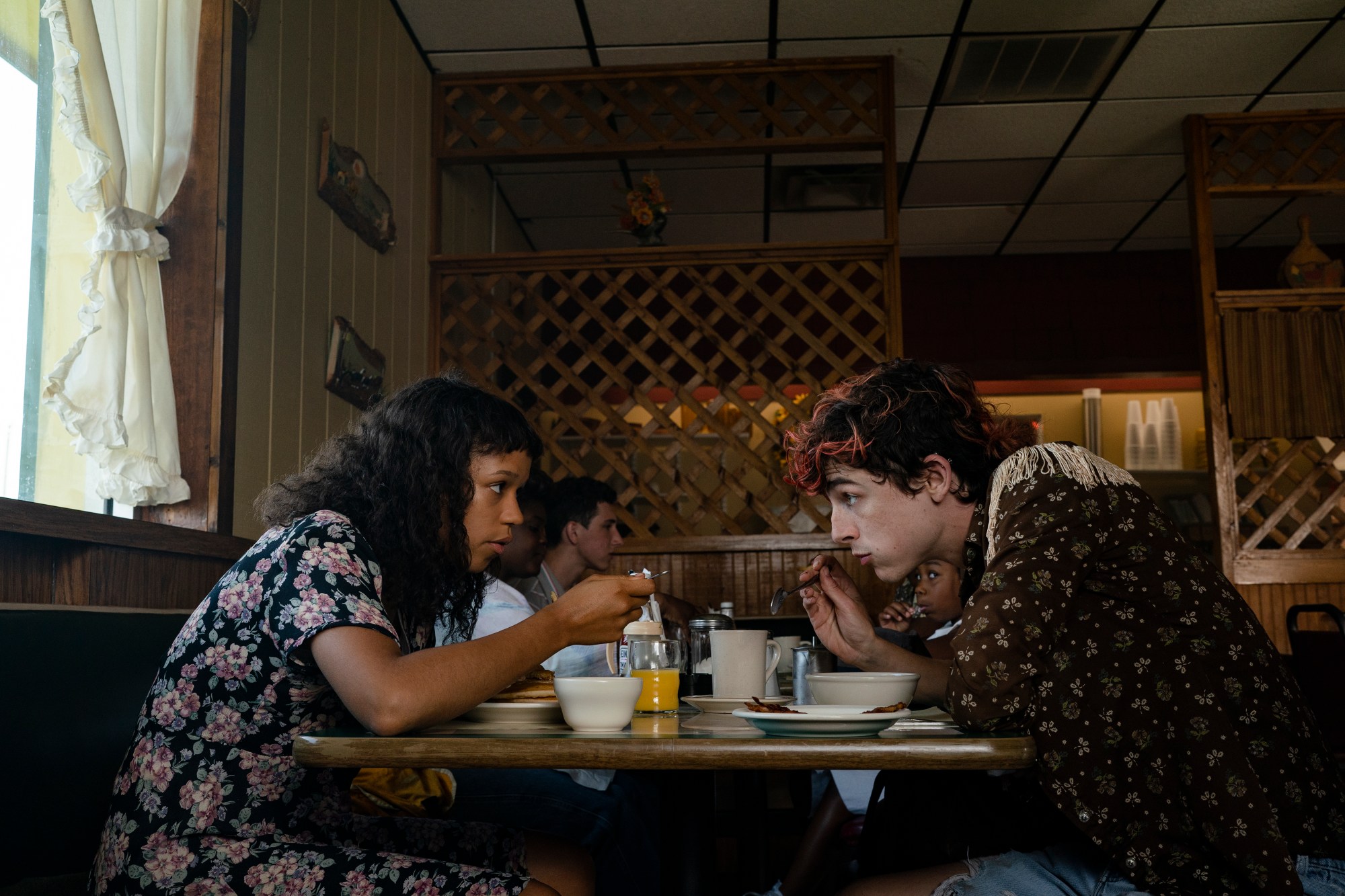 taylor russell and timothee chalamet at a diner in bones & all