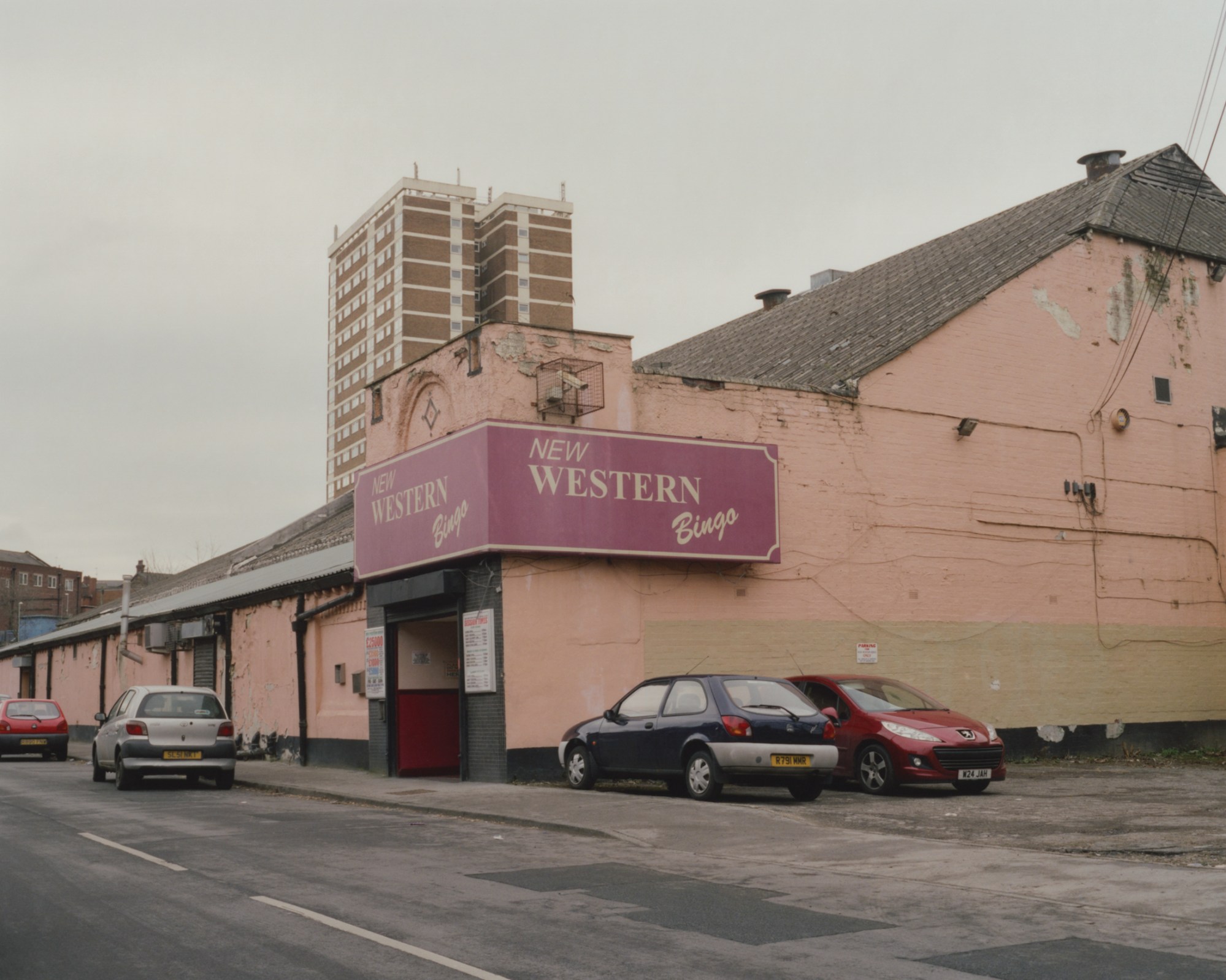 the pink exterior of new western bingo in leeds