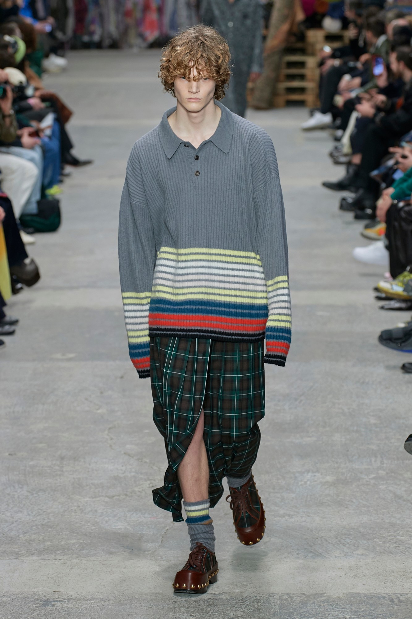 Model wearing an Etro skirt on the runway at Milan Fashion Week Men's AW23.