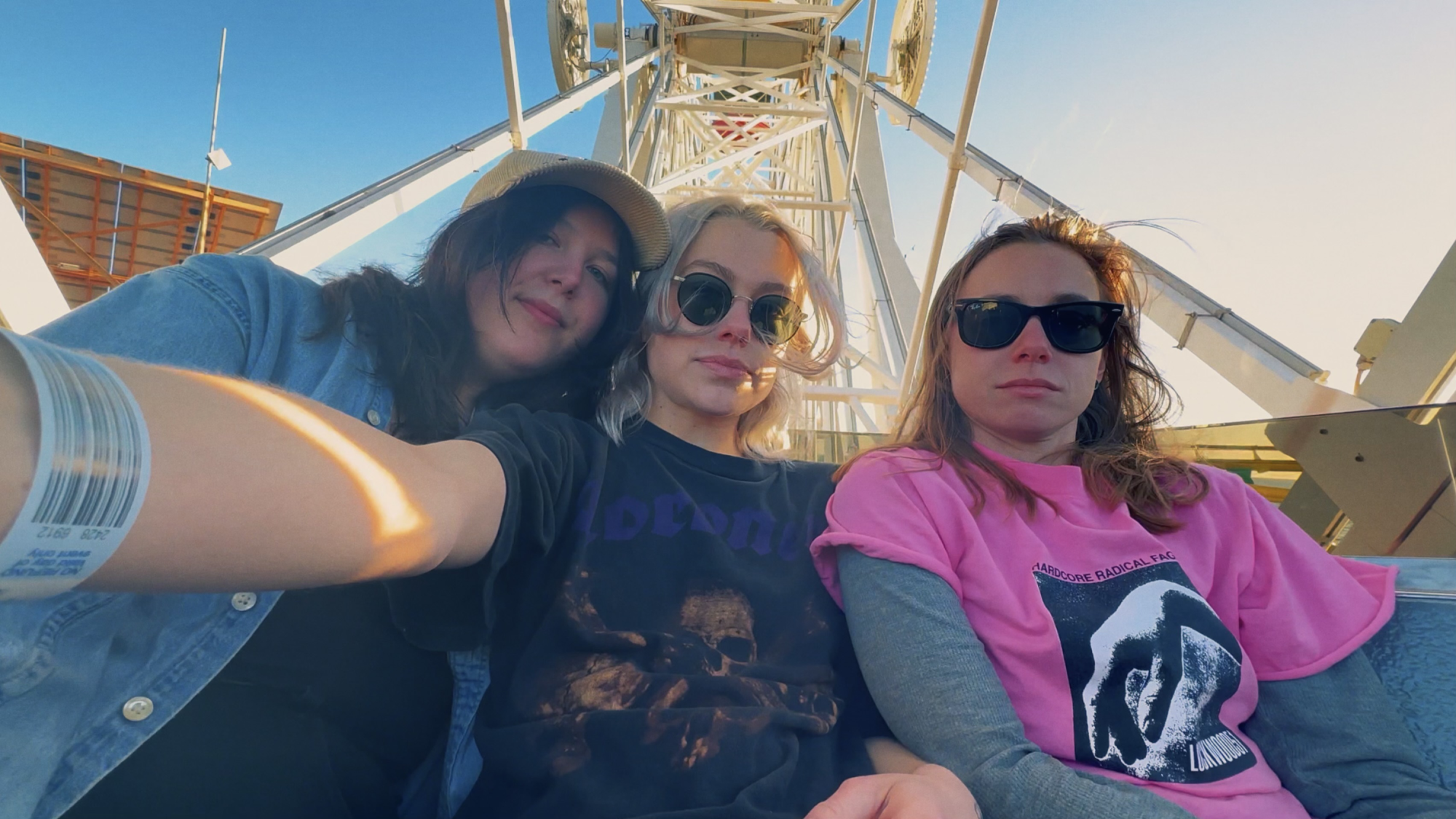 lucy dacus phoebe bridgers and julien baker on a ferris wheel, in a selfie taken by phoebe