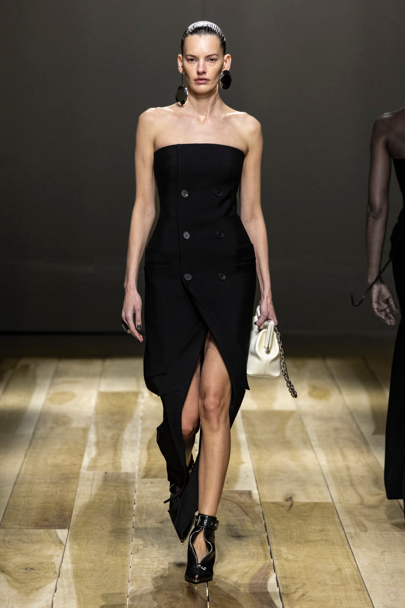 AMQ_AW23_LOOK_05.jpg