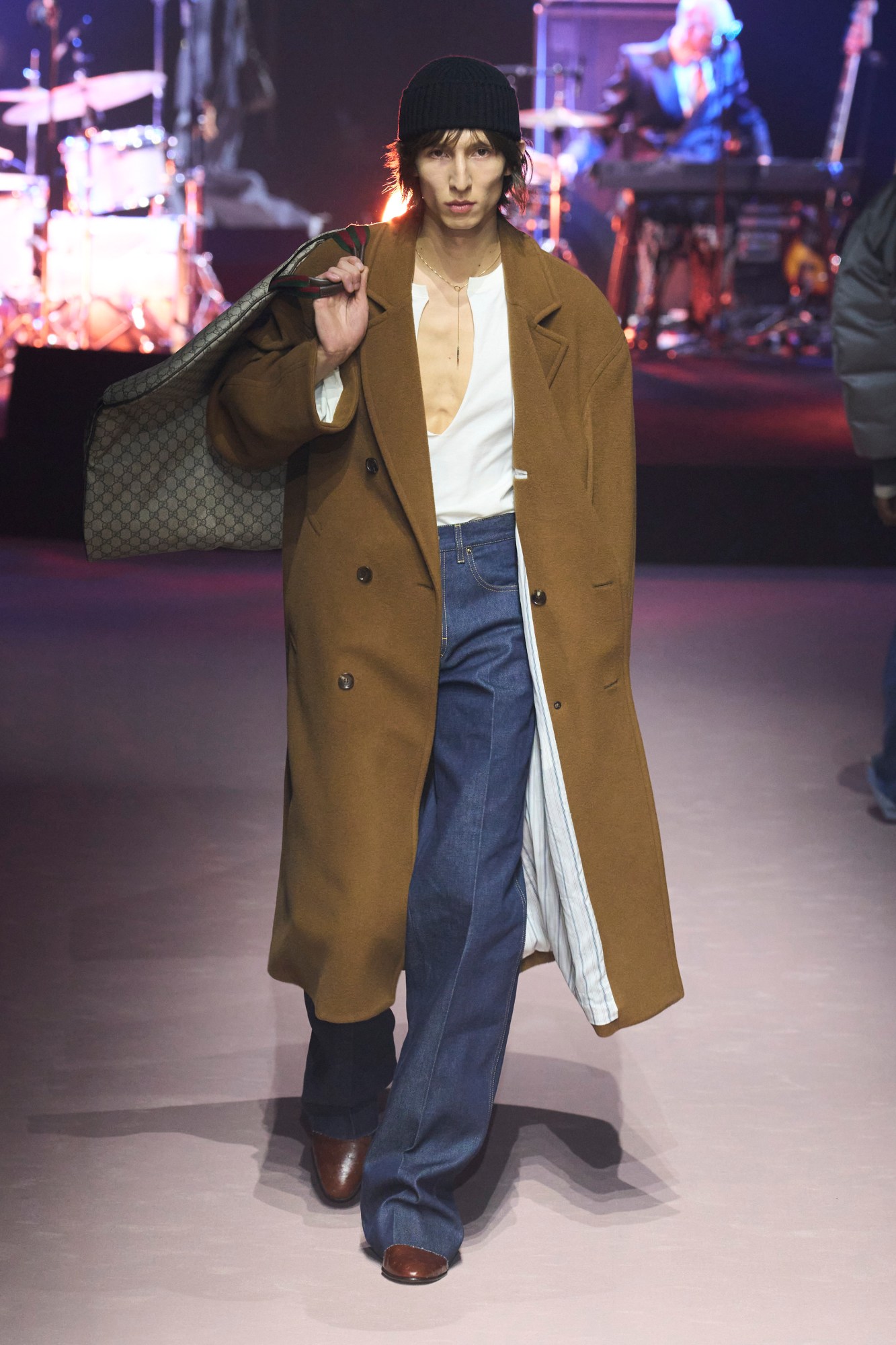 A model walking the Gucci Men's AW23 runway