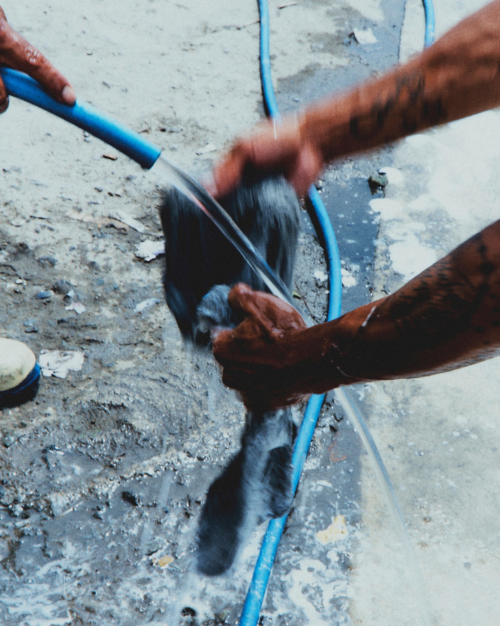 blue hoses at a car wash in lima peru photographed by diego bendezu