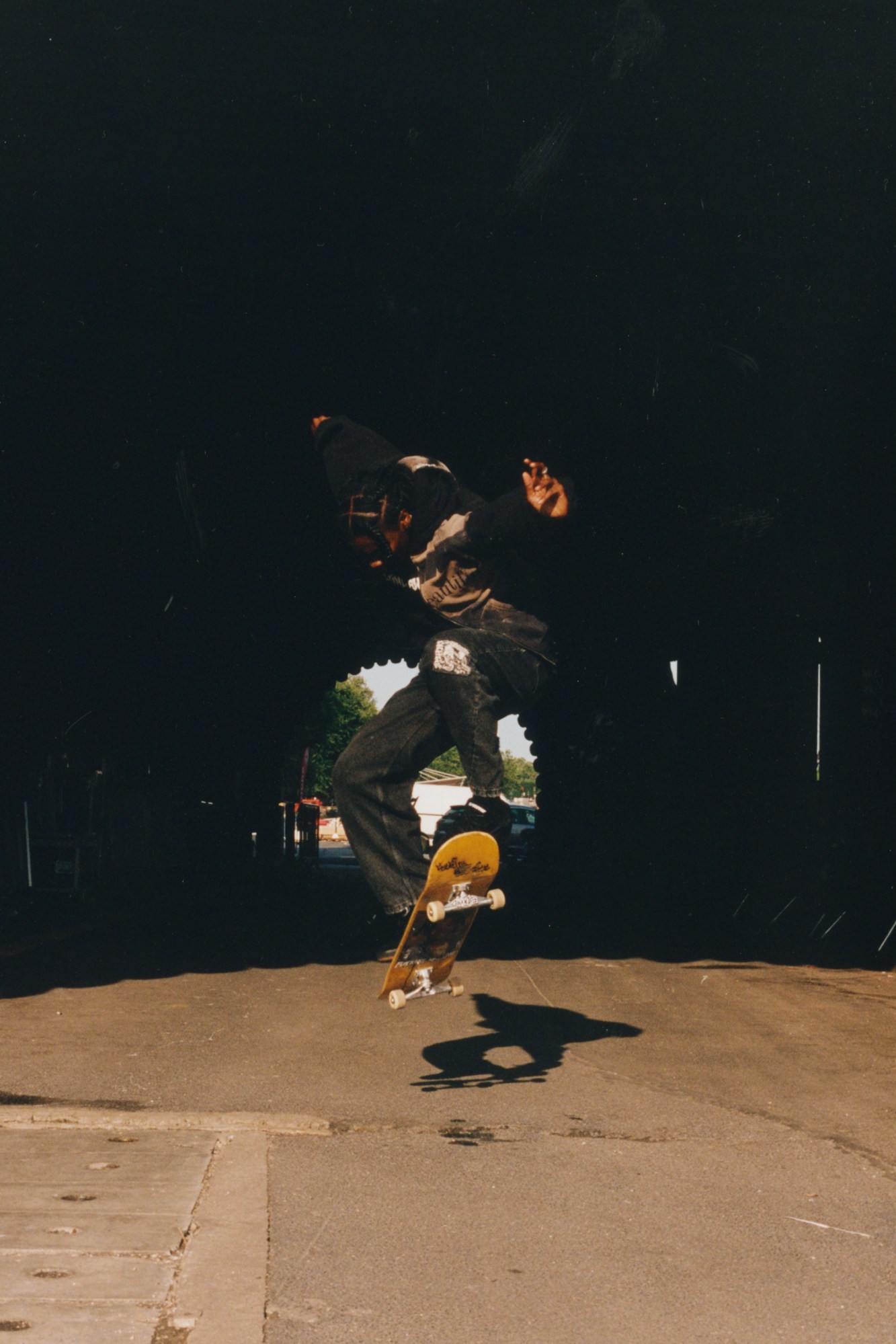 beatrice domond skateboarding in paris