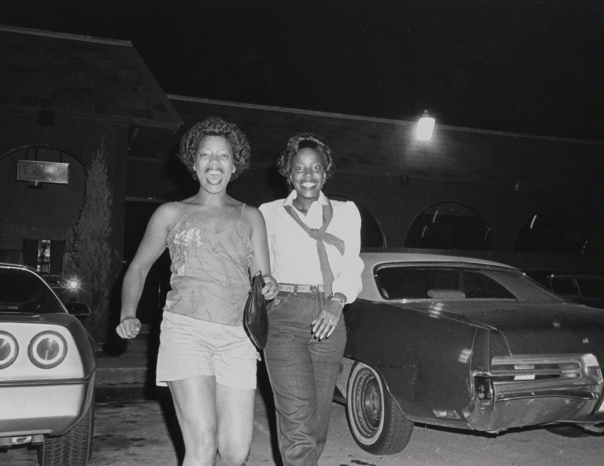 Carrie Mae Weems sisters posing for a portait by two cars