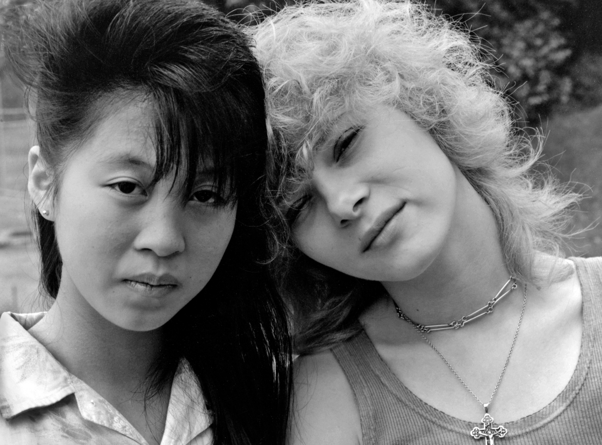 girls with 80s hair photographed outside by joseph szabo