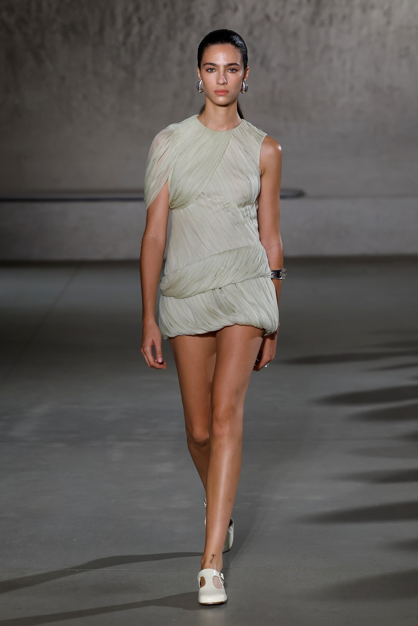 TB_SS24_SHOW_LOOK_02_2x3.JPG