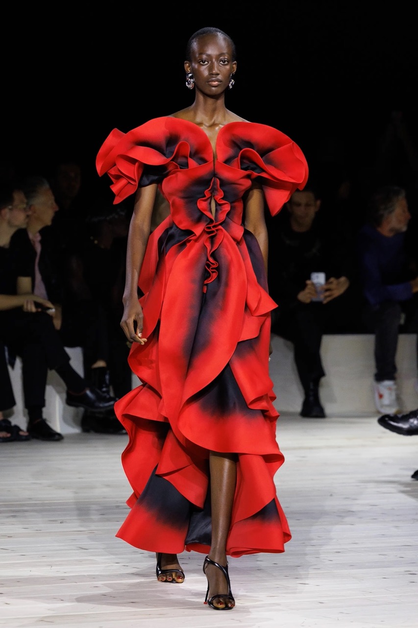 Alexander_McQueen_RTW_SS24_42 Large.jpg