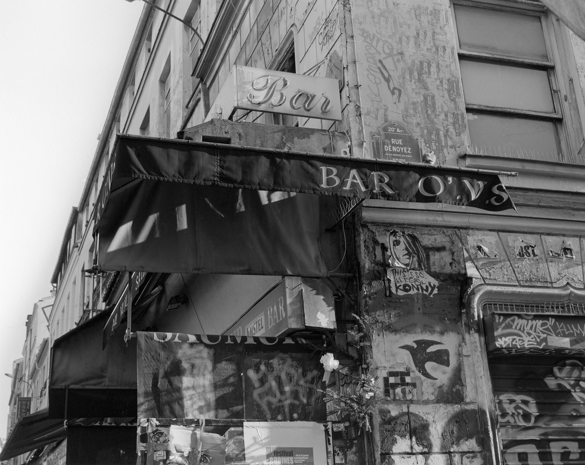 street signs on the side of a parisian bar