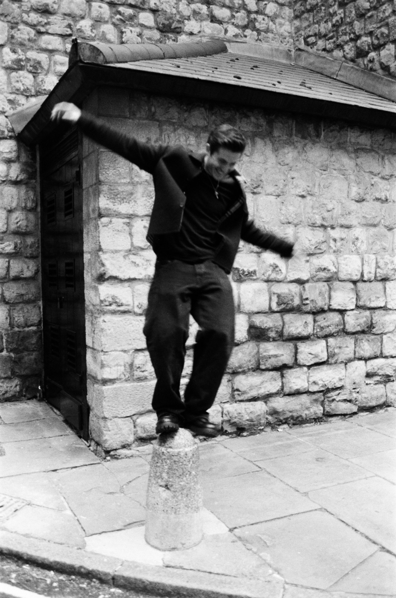 kieron moore actor in blue film and boots