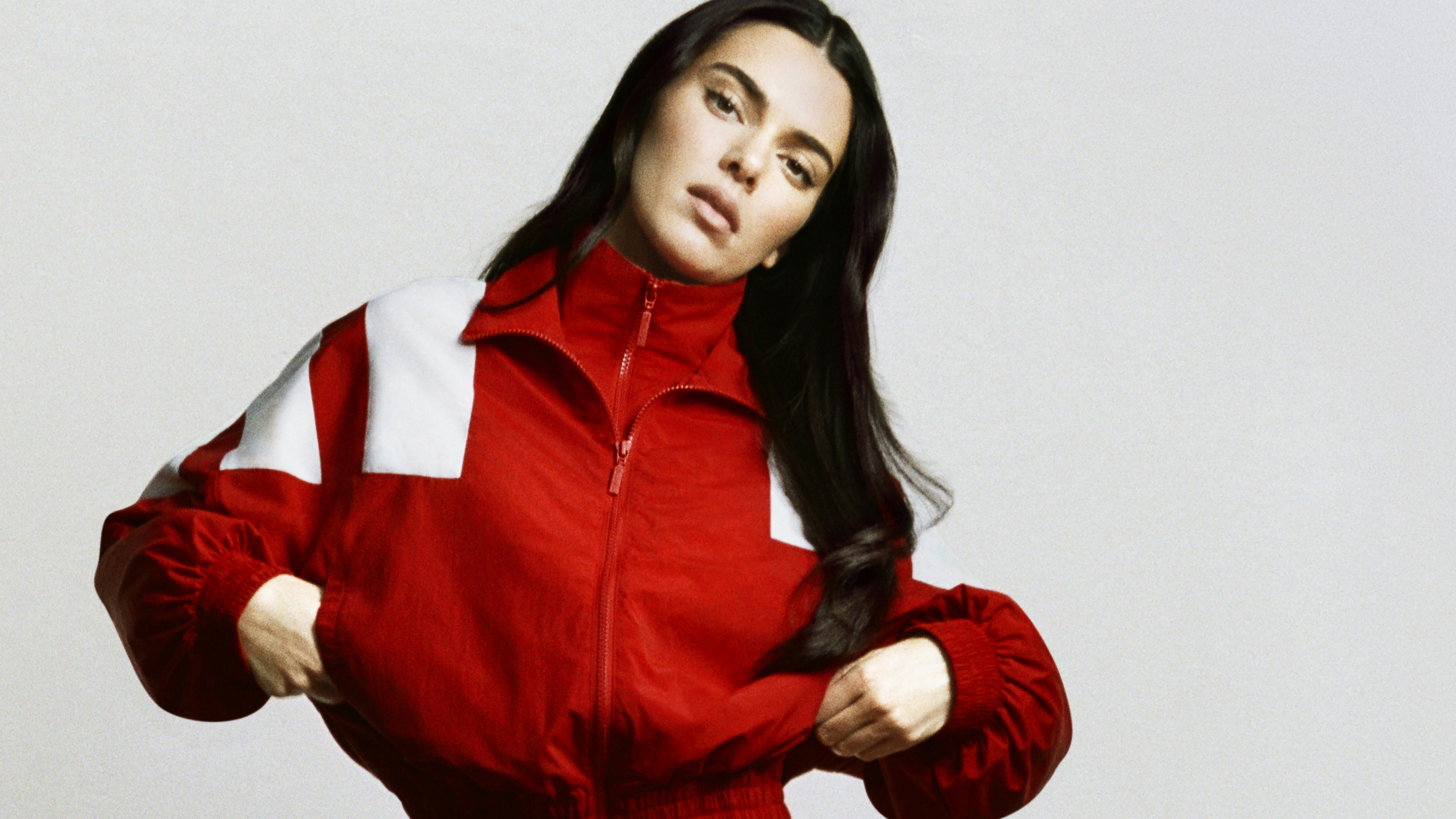 Kendall Jenner Checks Into Hotel Superstar